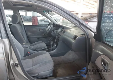 2001 Toyota Camry Le z USA, uszkodzony, nr VIN JT2BG22K010592881